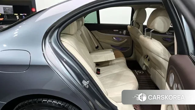 Mercedes-Benz E-Class W213 2018 Серый из Кореи, фото 3
