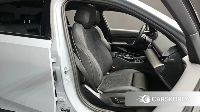 BMW 5 Series (G60) 2024 Серебристо-серый из Кореи, фото 3