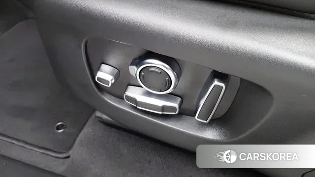 Land Rover Range Rover Velar 2023 Черный из Кореи, фото 3