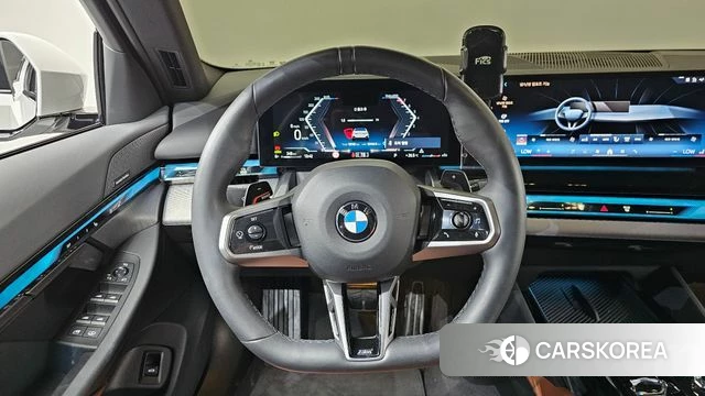 BMW 5 Series (G60) 2025 Белый из Кореи, фото 3
