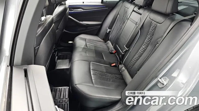 BMW 5 Series (G30) 2023 Серебристо-серый из Кореи, фото 3