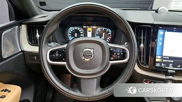 Volvo XC60 second Generation 2019 Черный из Кореи, фото 3