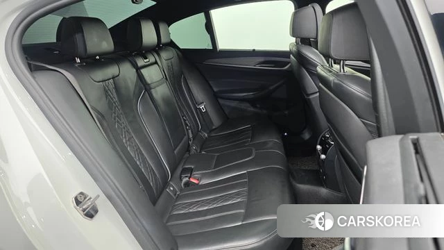 BMW 5 Series (G30) 2018 Белый из Кореи, фото 3
