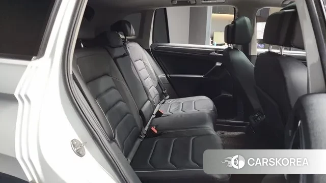 Volkswagen Tiguan second Generation 2018 Белый из Кореи, фото 3