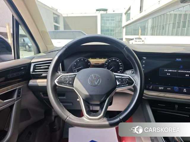 Volkswagen Touareg 2021 Черный из Китая, фото 3