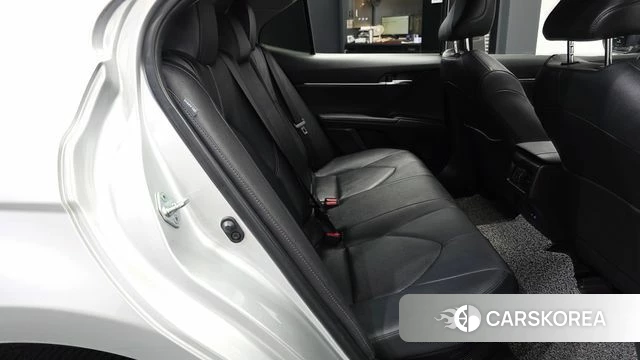 Toyota Camry (XV70) 2023 Серебряный из Кореи, фото 3
