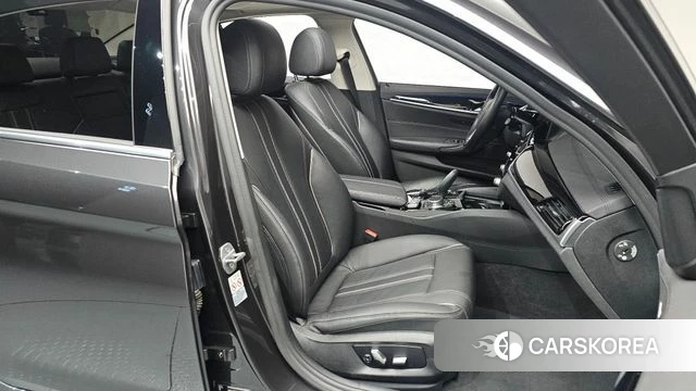 BMW 5 Series (G30) 2020 Серый из Кореи, фото 3