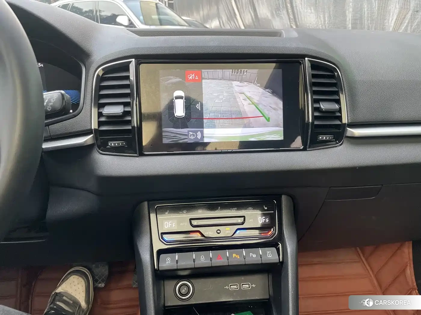 Skoda Karoq 2023 Белый из Китая, фото 4