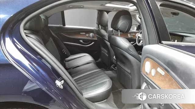 Mercedes-Benz E-Class W213 2018 Синий из Кореи, фото 3