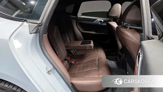 BMW i4 2022 Цвет галактики из Кореи, фото 3