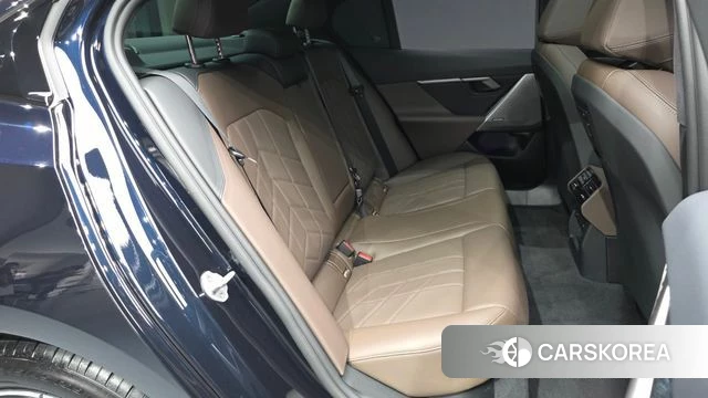 BMW 5 Series (G60) 2025 Черный из Кореи, фото 3