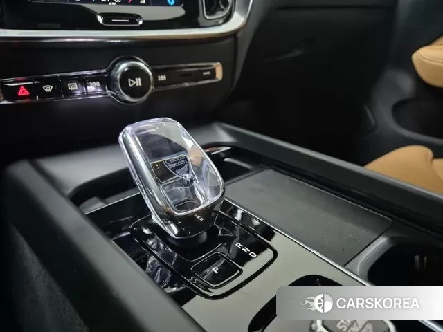 Volvo V60 Cross-Country 2nd Generation 2025 Белый из Кореи, фото 3