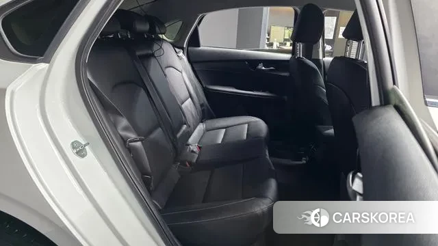 Kia The New K3 2nd generation 2022 Белый из Кореи, фото 3