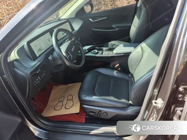 Kia EV6 2023 Серый из Кореи, фото 3