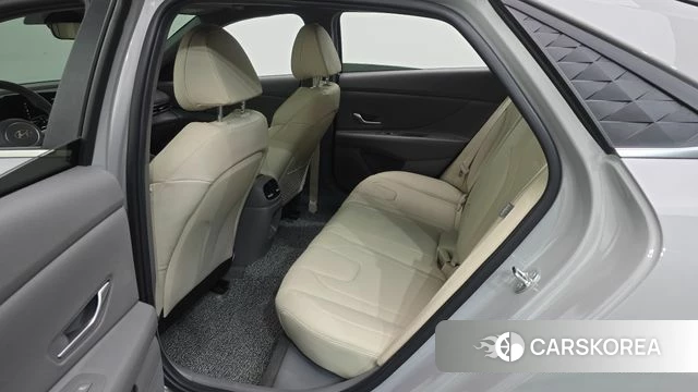 Hyundai The New Avante (CN7) 2023 Серебристо-серый из Кореи, фото 3