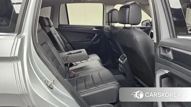 Volkswagen Tiguan second Generation 2022 Серебряный из Кореи, фото 3