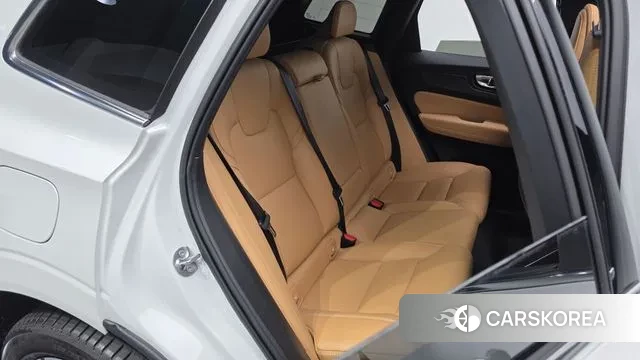 Volvo XC60 second Generation 2022 Белый из Кореи, фото 3