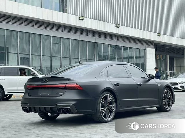 Audi A7L 2023 Черный из Китая, фото 3