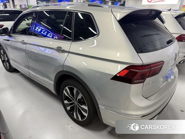 Volkswagen Tiguan L 2023 Серебристо-серый из Китая, фото 3