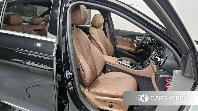 Mercedes-Benz E-Class W213 2021 Черный из Кореи, фото 3