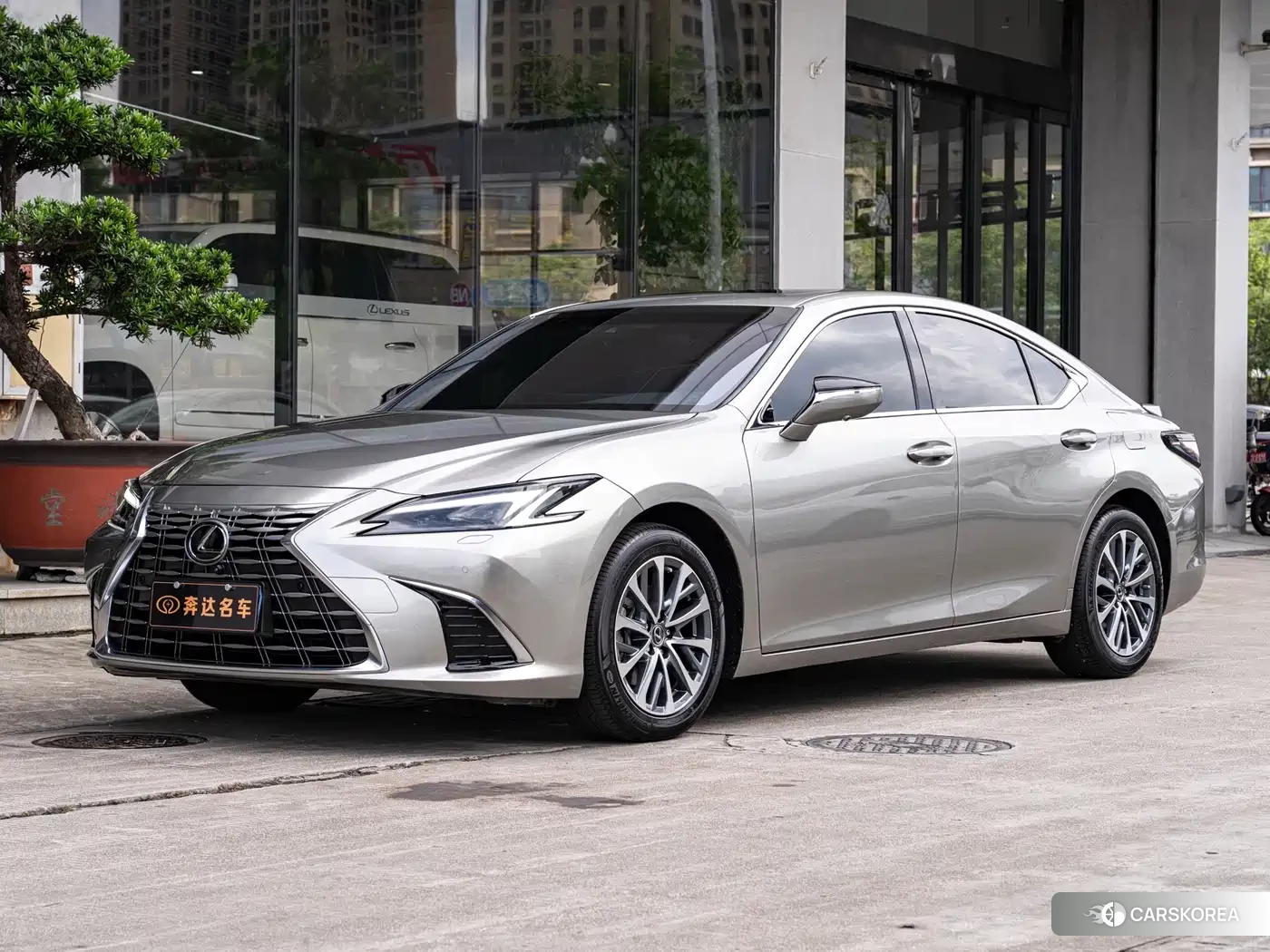Lexus ES 2025 Silver/gray из Китая, фото 3
