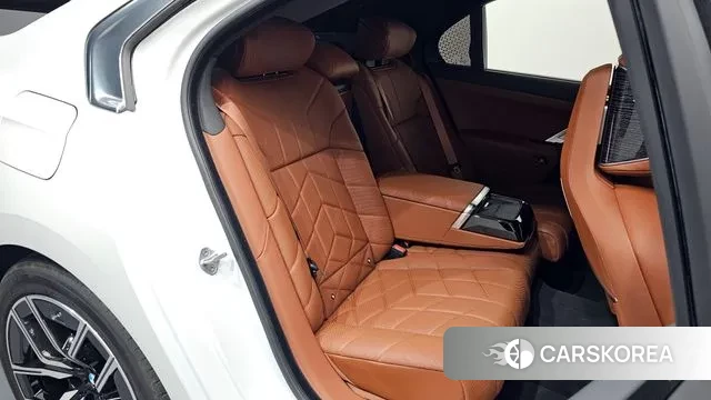 BMW 7 Series (G70) 2025 Белый из Кореи, фото 3