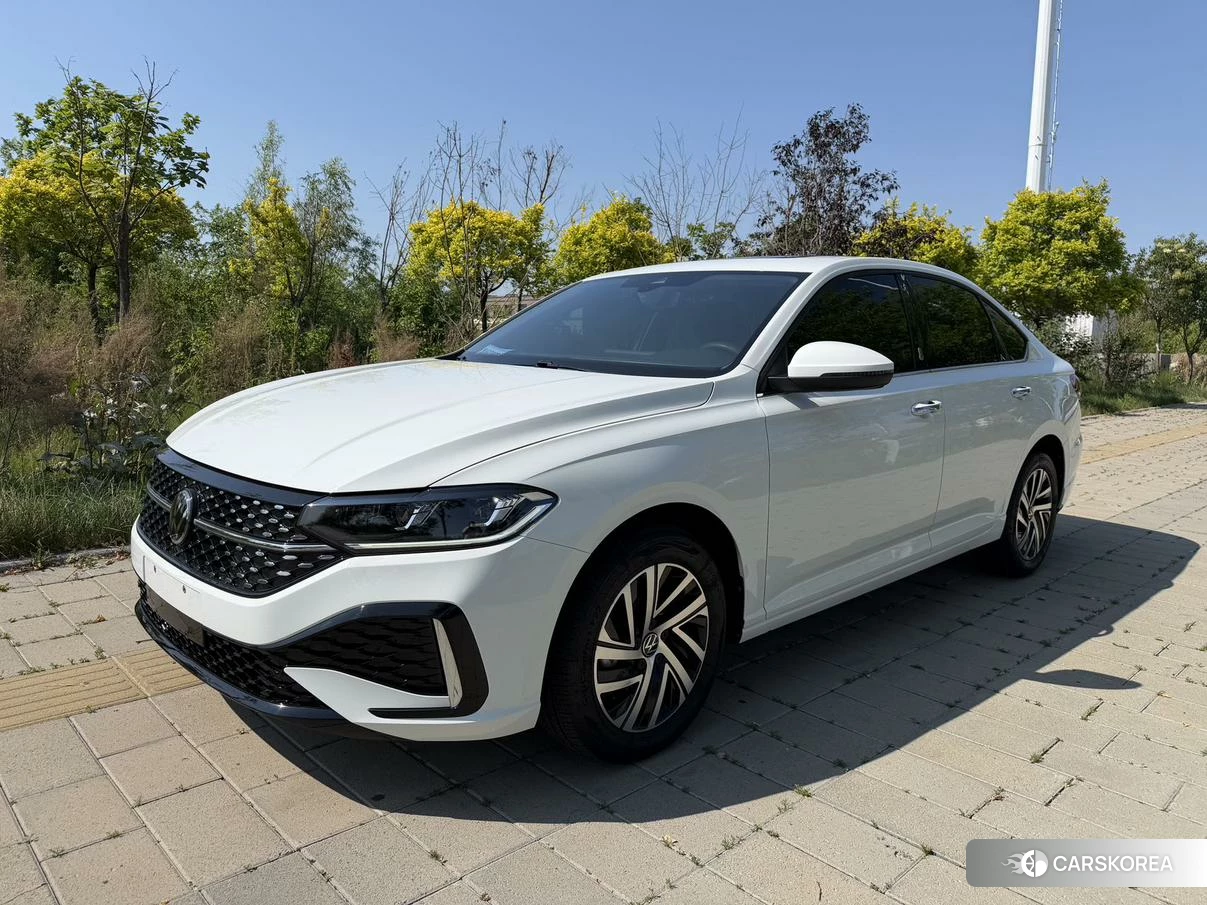 Volkswagen Lavida 2023 Белый из Китая, фото 3