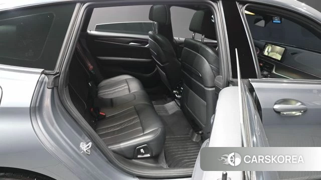 BMW 6 Series GT (G32) 2023 Серебристо-серый из Кореи, фото 3