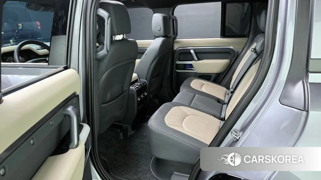 Land Rover Defender (L663) 2023 Серебристо-серый из Кореи, фото 3