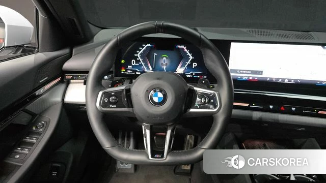 BMW 5 Series (G60) 2024 Светло-серебряный цвет из Кореи, фото 3