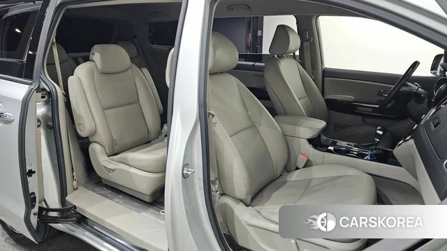 Kia The New Carnival 2019 Серебряный из Кореи, фото 3