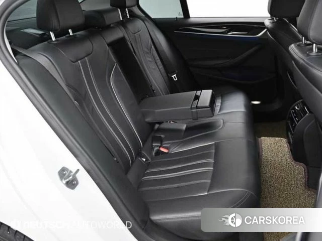 BMW 5 Series (G30) 2018 Белый из Кореи, фото 3