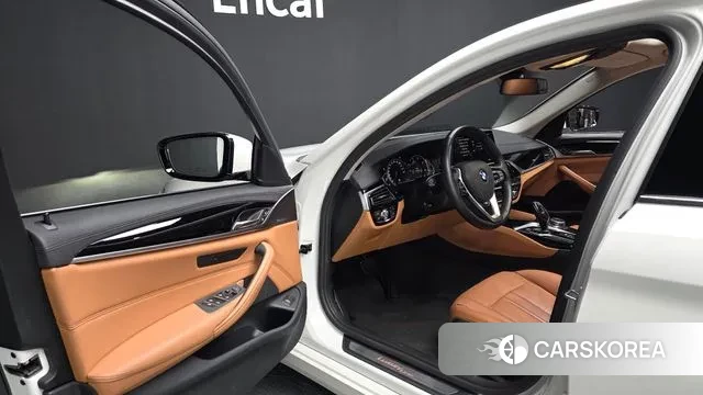 BMW 5 Series (G30) 2018 Белый из Кореи, фото 3