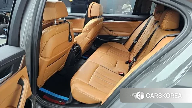 BMW 5 Series (G30) 2020 Серебристо-серый из Кореи, фото 3