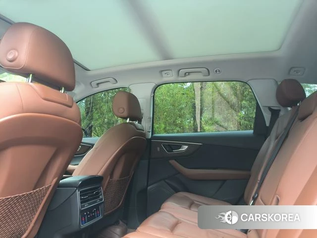 Audi Q7 2021 Черный из Китая, фото 3