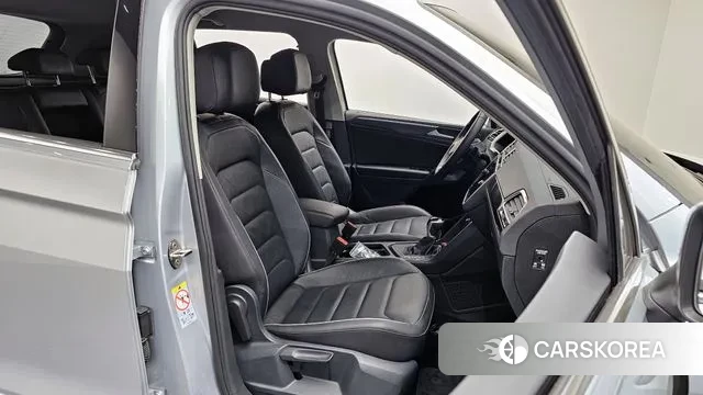 Volkswagen Tiguan second Generation 2022 Серебристо-серый из Кореи, фото 3