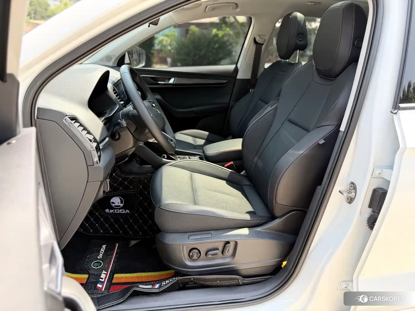 Skoda Karoq 2023 Белый из Китая, фото 4