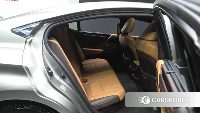 Lexus ES300h 7th generation 2018 Песочный из Кореи, фото 3