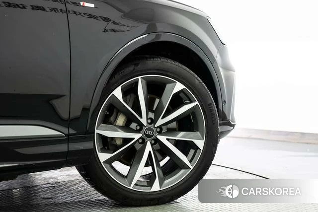 Audi Q7 2023 Черный из Китая, фото 3