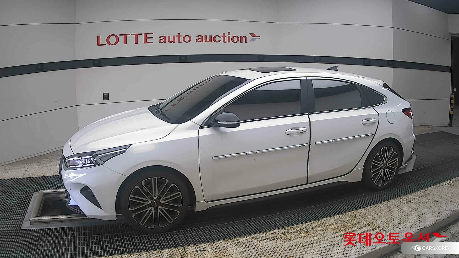 Kia K3 2022 Snow White Pearl из Кореи, фото 3