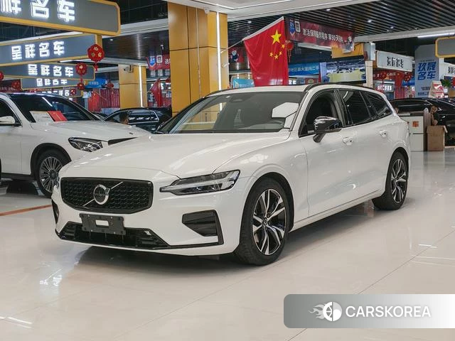 Volvo V60 2024 Белый из Китая, фото 3
