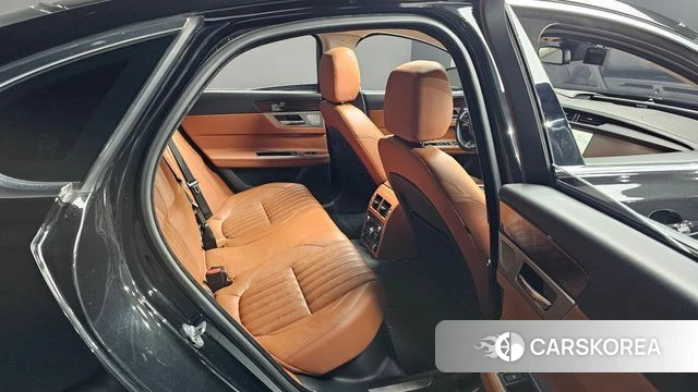 Jaguar XF (X260) 2018 Черный из Кореи, фото 3