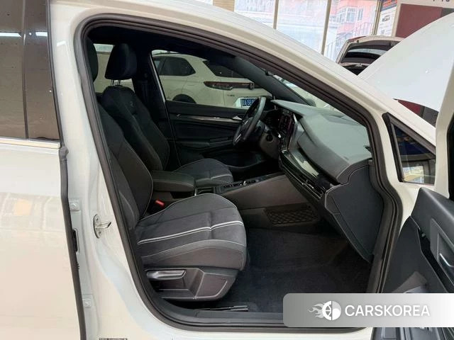 Volkswagen Golf 2023 Белый из Китая, фото 3