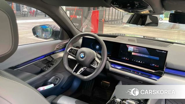 BMW 5 Series (G60) 2024 Серый из Кореи, фото 3