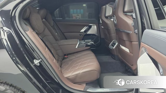 BMW 7 Series (G70) 2023 Черный из Кореи, фото 3