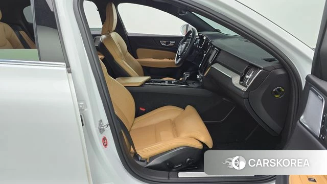 Volvo S60 3rd generation 2020 Белый из Кореи, фото 3