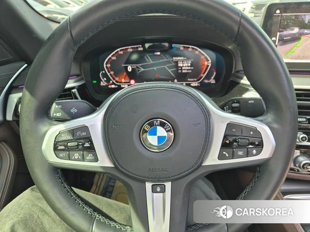 BMW 5 Series (G30) 2023 Белый из Кореи, фото 3