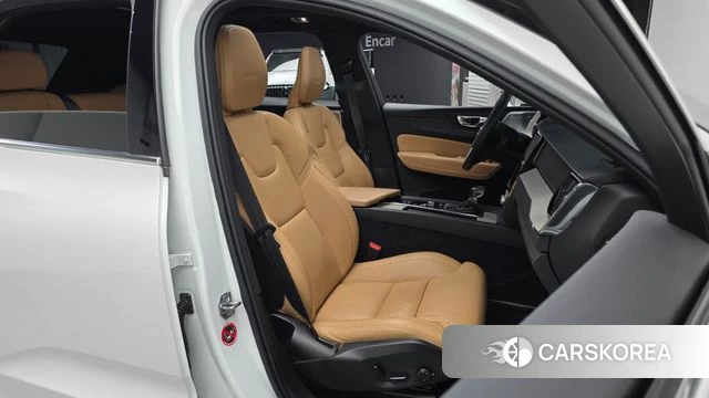 Volvo XC60 second Generation 2019 Белый из Кореи, фото 3