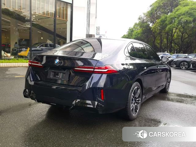 BMW 5 series 2025 Черный из Китая, фото 3