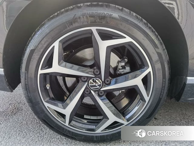 Volkswagen Magotan 2024 Черный из Китая, фото 3
